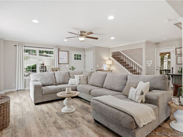 718 Kay's Point Road , Lake Ozark, MO 65049