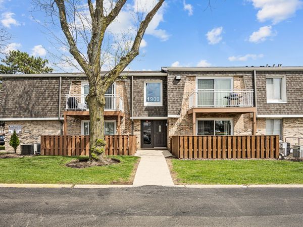 1900 Plum Grove Road , Unit 2C, Rolling Meadows, IL 60008