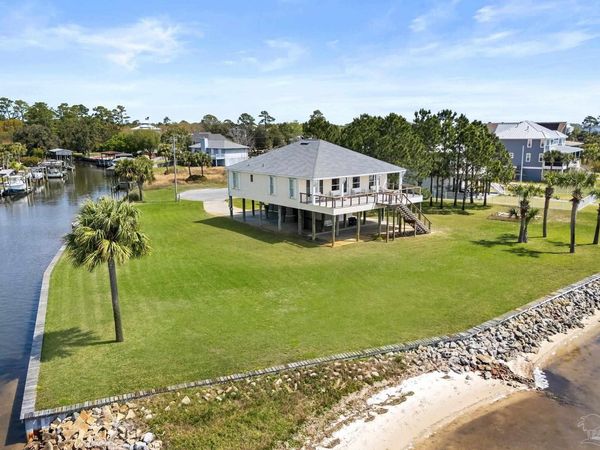 1002 Magnolia Ln, Gulf Breeze, FL 32563