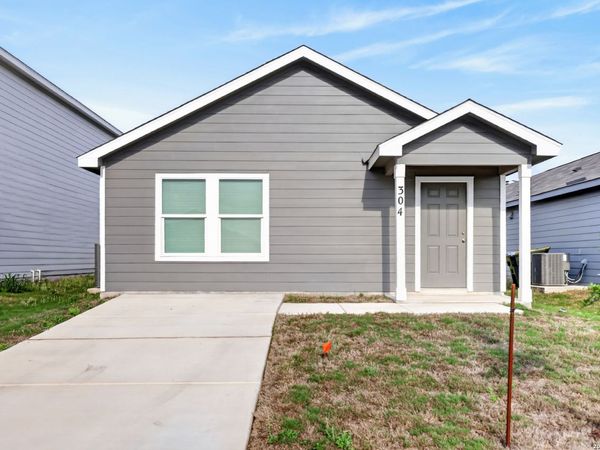 304 Alligator Crk, Seguin, TX 78155