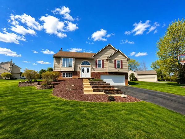 11437 Saddlebrook Circle, Pinckney, MI 48169