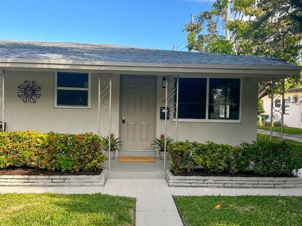 800 Moffett Street, Unit 4, Hallandale Beach, FL 33009