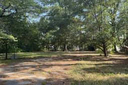 406 E Main St photo 4