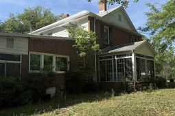 406 E Main St photo 4