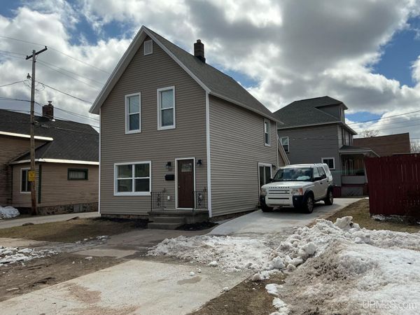 313 N Pioneer Avenue, Negaunee, MI 49866