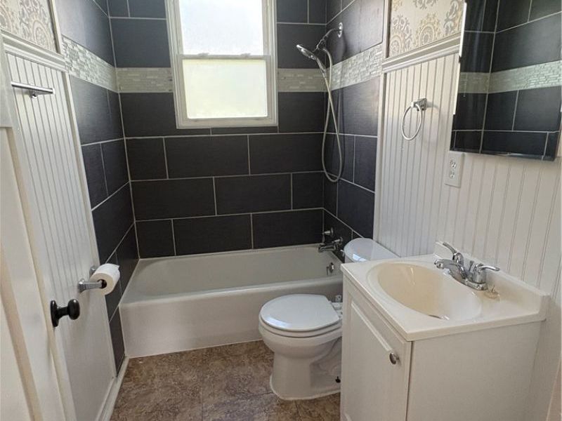 770 W Martin Street, East Palestine, OH 44413 Photo 10