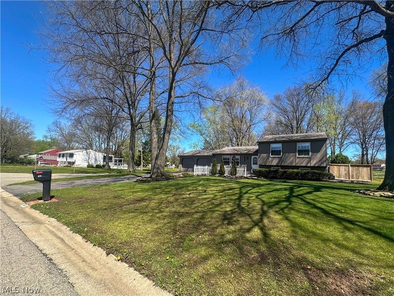 633 Laurelwood Drive SE, Warren, OH 44484 Photo 3