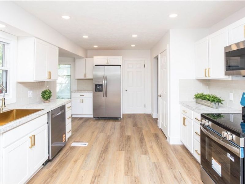 560 Mineola Avenue, Akron, OH 44320 Photo 6