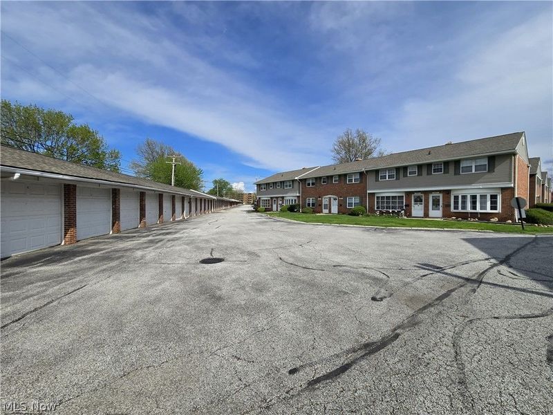 31603 N Marginal Road, Unit B, Willowick, OH 44095 Photo 3