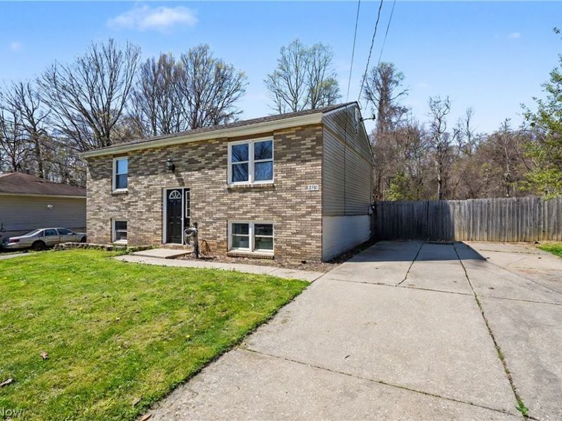 3781 Pelham Lane, Kent, OH 44240 Photo 3