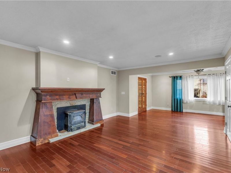 914 Garford Avenue , Elyria, OH 44035 Photo 5