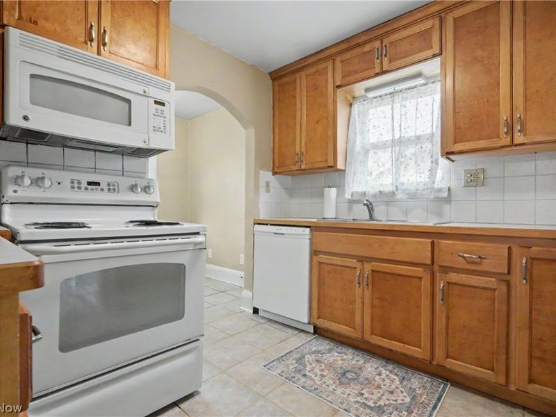 2782 Oakwood Drive, Cuyahoga Falls, OH 44221 Photo 5