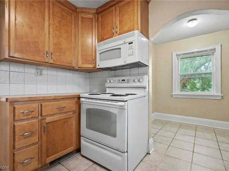 2782 Oakwood Drive, Cuyahoga Falls, OH 44221 Photo 7