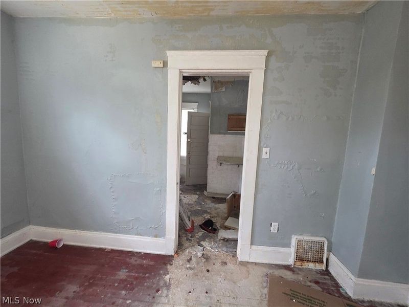 13116 Harvard Avenue, Cleveland, OH 44105 Photo 6