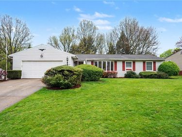 1210 Janet Avenue NW, North Canton, OH 44720