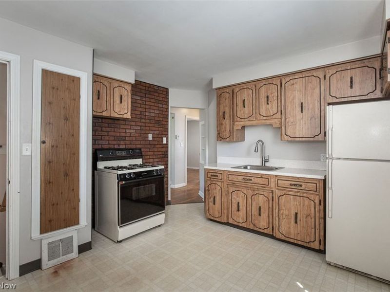 20770 Morris Avenue, Euclid, OH 44123 Photo 11