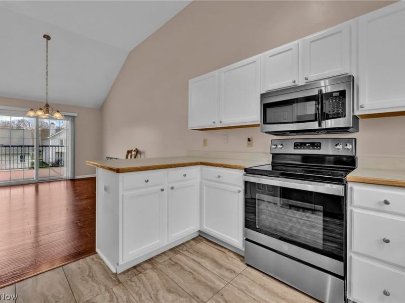 9561 Cyprus Lane, Olmsted Falls, OH 44138 Photo 10