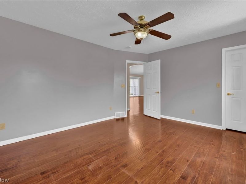 9561 Cyprus Lane, Olmsted Falls, OH 44138 Photo 12