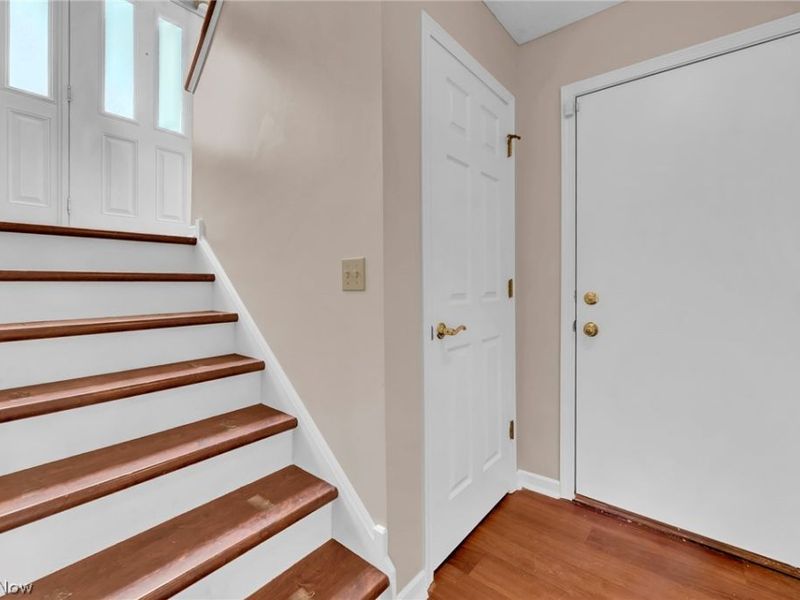 9561 Cyprus Lane, Olmsted Falls, OH 44138 Photo 19