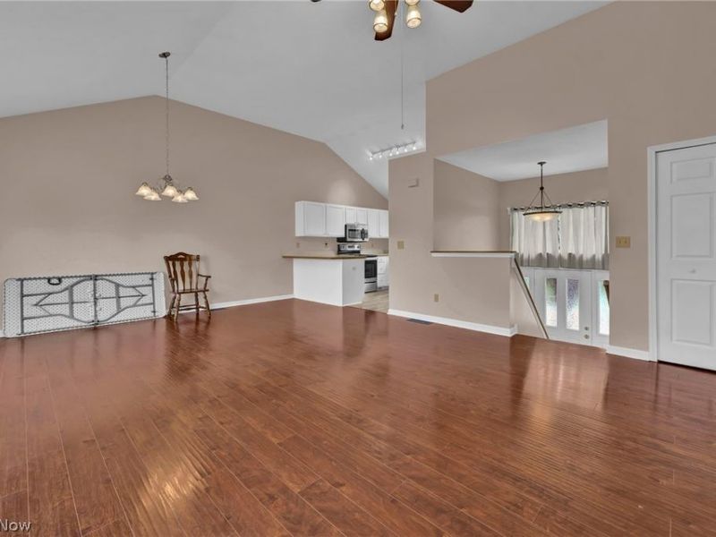 9561 Cyprus Lane, Olmsted Falls, OH 44138 Photo 5