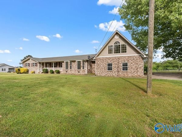 525 Riverwood Drive, Hokes Bluff, AL 35903