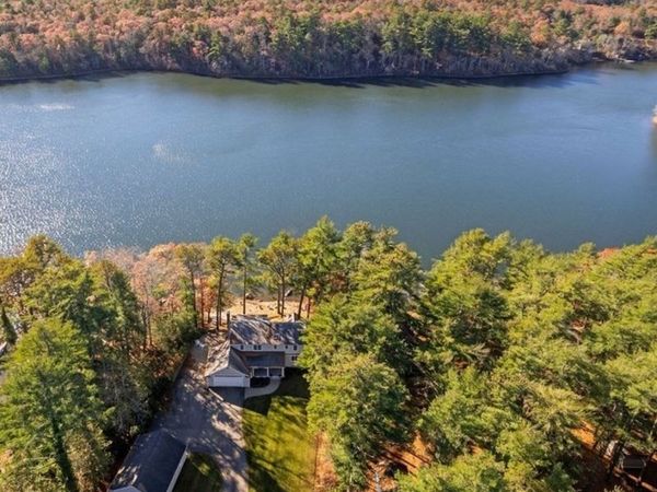 31 Larkspur Ln (Pond Front), Plymouth, MA 02360