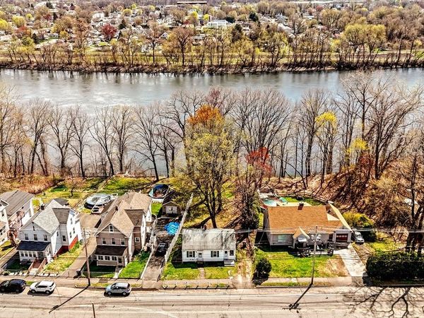 964 Main St, Holyoke, MA 01040