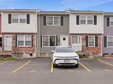 100 Roper St, Unit D, Lowell, MA 01852