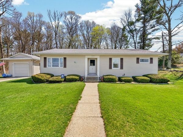 4 Edward St, Webster, MA 01570