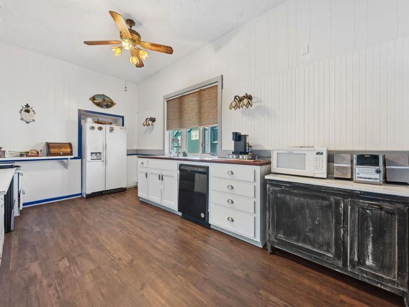 1860 S Shore Drive, Middle Bass Island, OH 43446 Photo 8