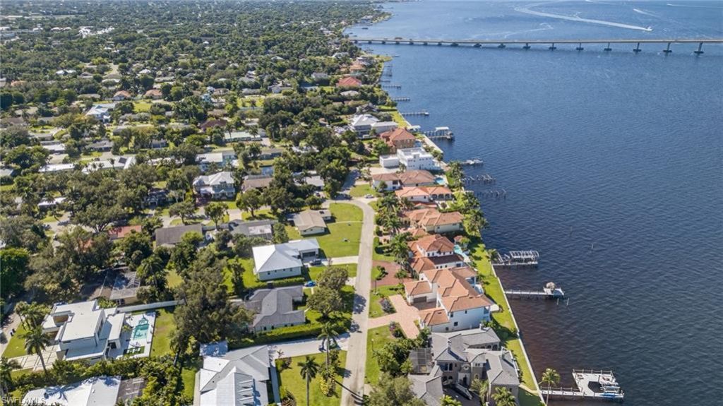 3965 W Riverside Dr , Fort Myers, FL 33901 Photo