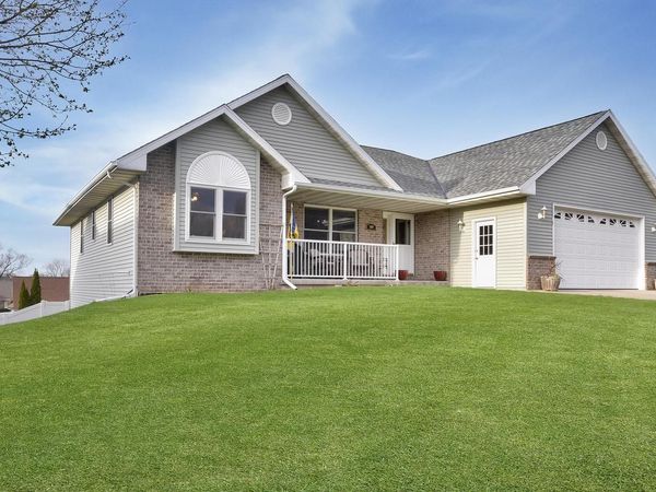 1108 Fieldstone DRIVE, Hartford, WI 53027
