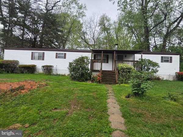 10 PARKWAY , CONOWINGO, MD 21918