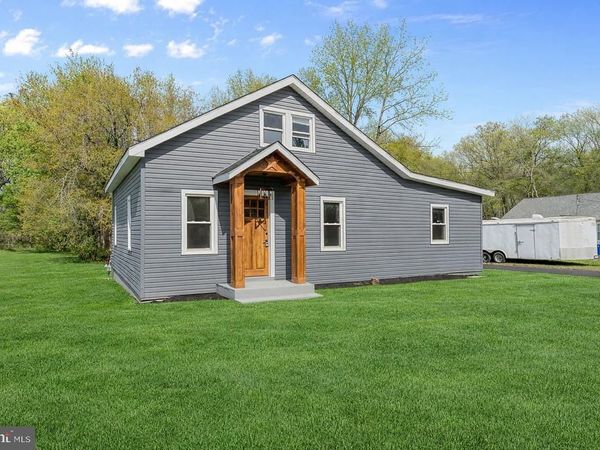 105 E DEL A VUE AVENUE, CARNEYS POINT, NJ 08069