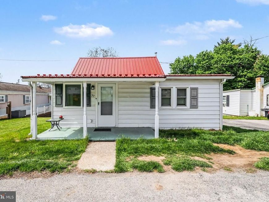 37 Mountain Street, Mount Holly Springs, PA 17065 Main Photo