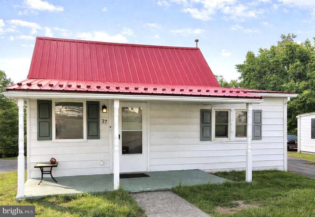 37 MOUNTAIN STREET, MOUNT HOLLY SPRINGS, PA 17065