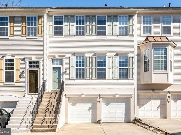 10 ALMOND COURT , LAFAYETTE HILL, PA 19444