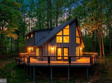 325 PERSIMMON HILL DRIVE, ROSELAND, VA 22967