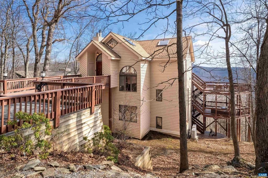 327 CRAWFORDS EDGE, ROSELAND, VA 22967