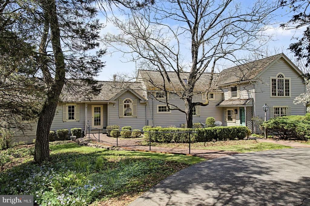 542 HEADQUARTERS ROAD , OTTSVILLE, PA 18942