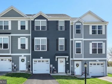 54 COOP LANE , HANOVER, PA 17331