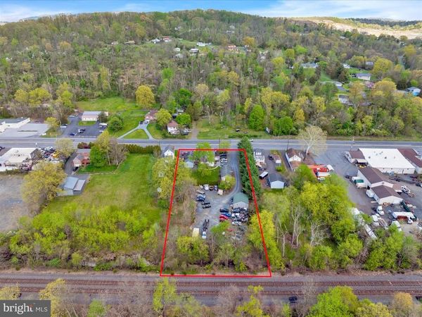 1538 E BEN FRANKLIN HIGHWAY, DOUGLASSVILLE, PA 19518