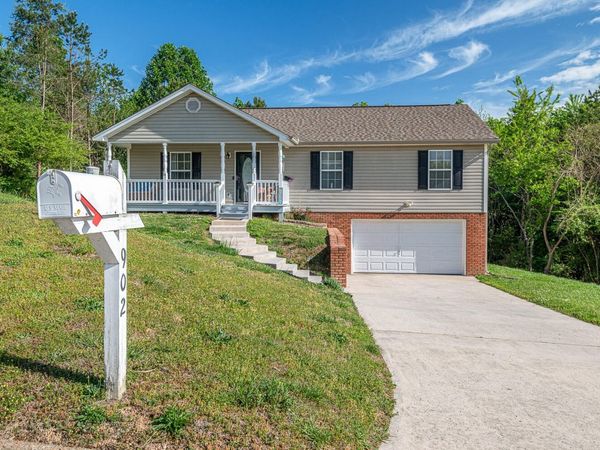 902 Clay Hill Drive , Soddy Daisy, TN 37379