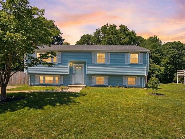 74 Meredith Dr, Falmouth, MA 02536