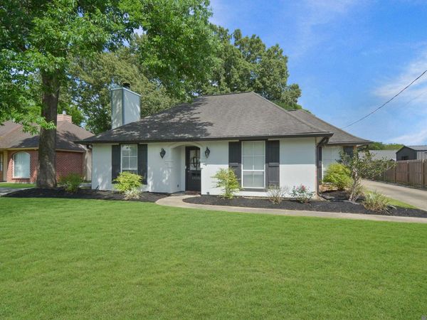 17190 N Lake Dr, Prairieville, LA 70769