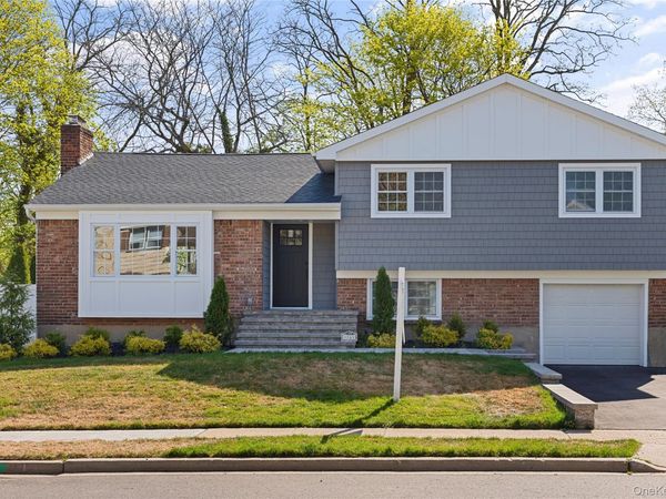 16 Eleanor Road , Plainview, NY 11803