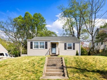 428 S POPLAR AVE, WAYNESBORO, VA 22980