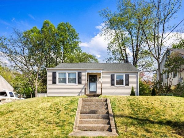 428 S POPLAR AVE, WAYNESBORO, VA 22980