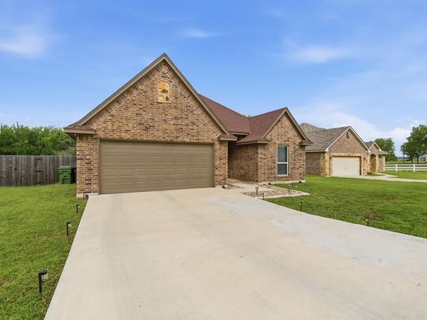 2313 Springhill Court , Mineral Wells, TX 76067