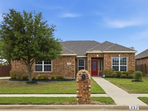 717 Roaring Springs Drive , Glenn Heights, TX 75154